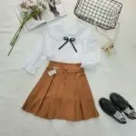 Chân váy xếp ly kèm quần mầu be - Ảnh 2