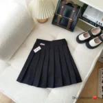 Chân váy đen xếp ly bản nhỏ